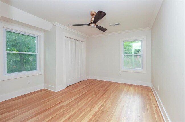 Building Photo - 2908 N Hills Dr NE