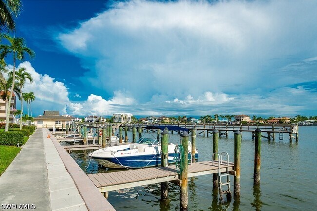 Building Photo - 1215 Edington Pl