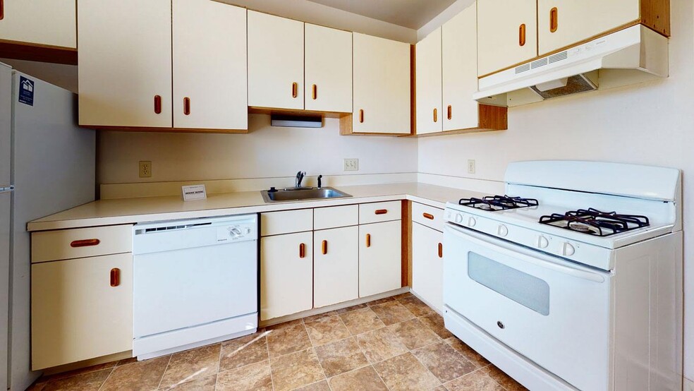 Building Photo - Mount Royal Townhomes