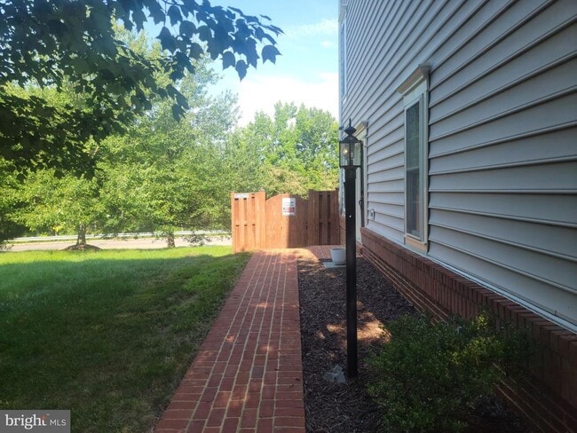 Building Photo - 9620 Potters Hill Cir