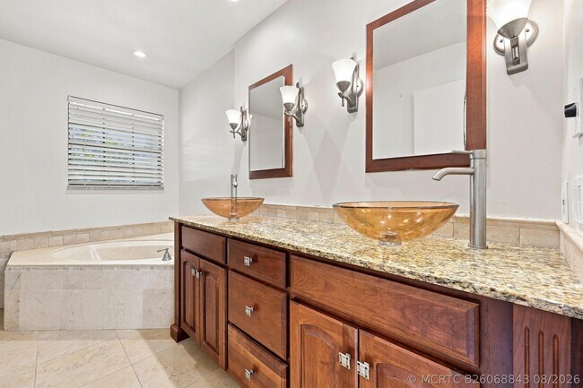 Building Photo - 10798 Cypress Bend Dr