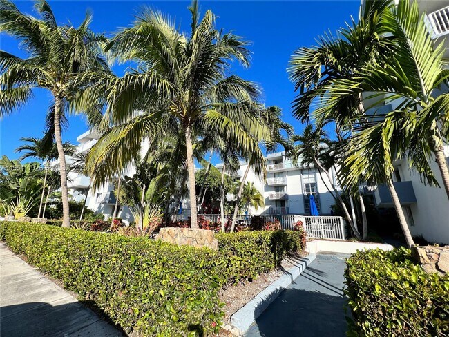 Building Photo - 1801 S Treasure Dr