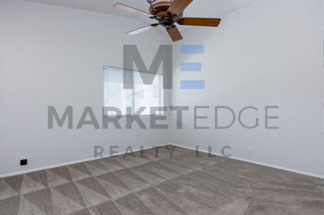 Building Photo - 3Bed/2Bath House at 7th/101! JOIN THE WAIT...