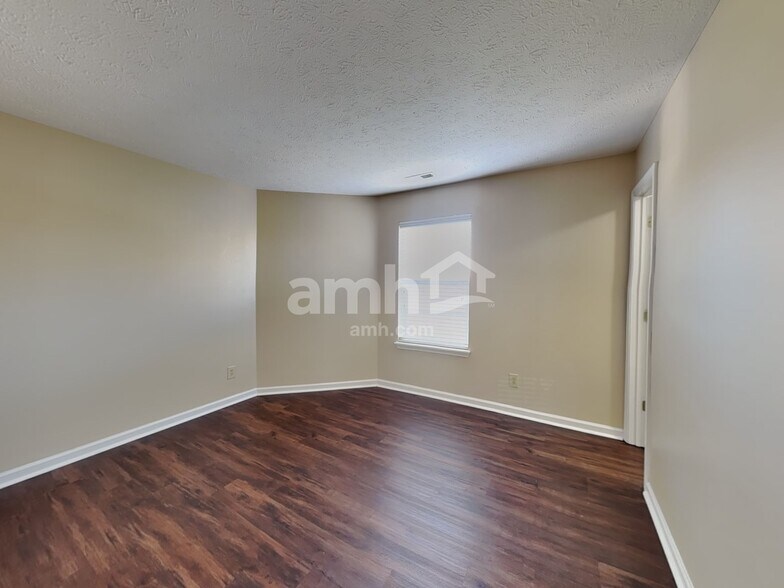 Building Photo - 529 Austrian Way