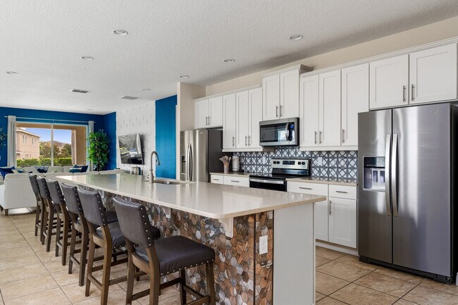 Building Photo - 421 Burma St