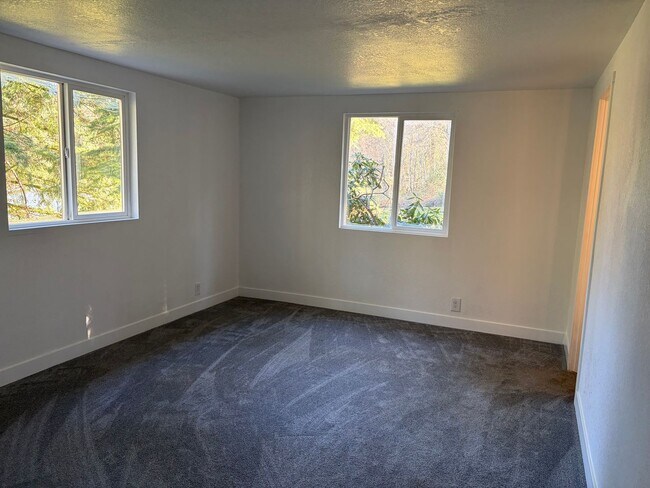 Building Photo - Spacious 3-Bed + Flex Room on Private Fenced 2 Acres, Huge Shop