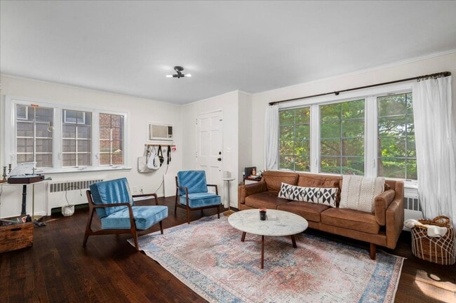 Building Photo - Ranch-style residence offers 3 bedrooms an...