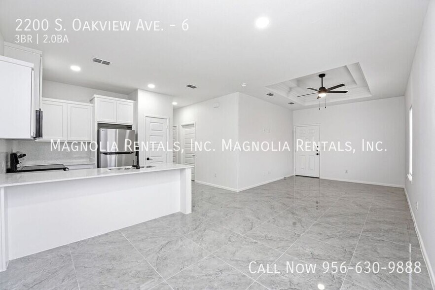 Building Photo - 2200 S Oakview Dr