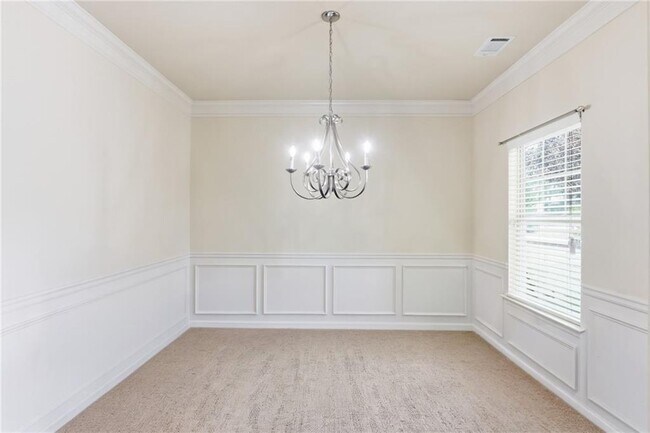 Building Photo - 906 Donington Cir SE