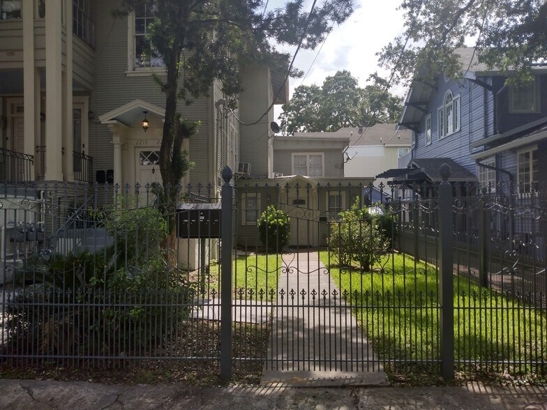 Building Photo - 2217 Napoleon Ave