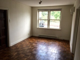 Building Photo - 522 E 3rd St