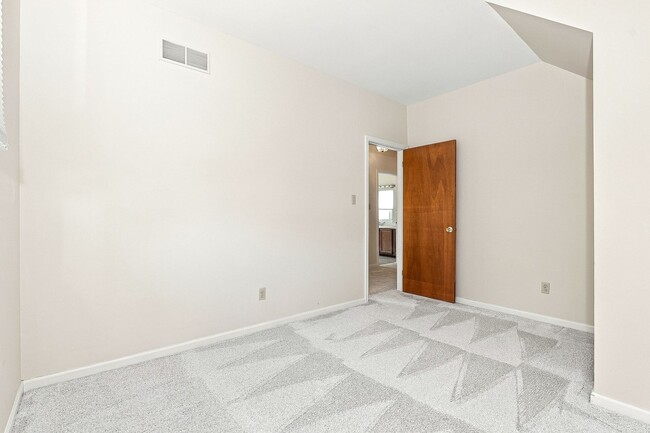 Building Photo - 2263 Almshouse Rd