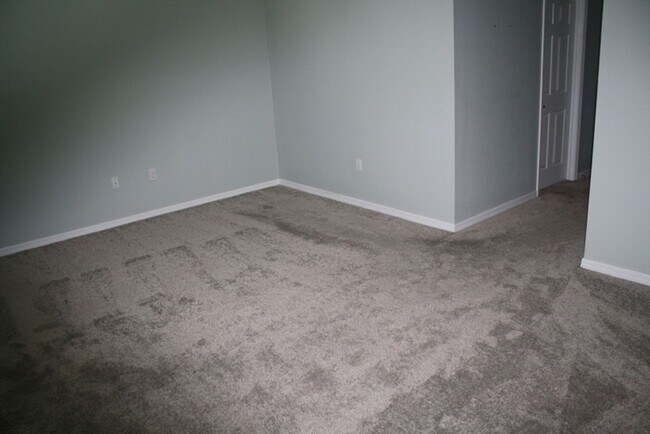 Building Photo - Large 3/3/2 Townhome Carrollwood