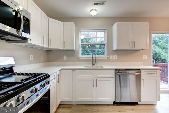 Building Photo - 4719 Springmaid Ln