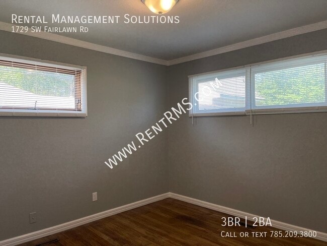 Building Photo - 1729 SW Fairlawn Rd