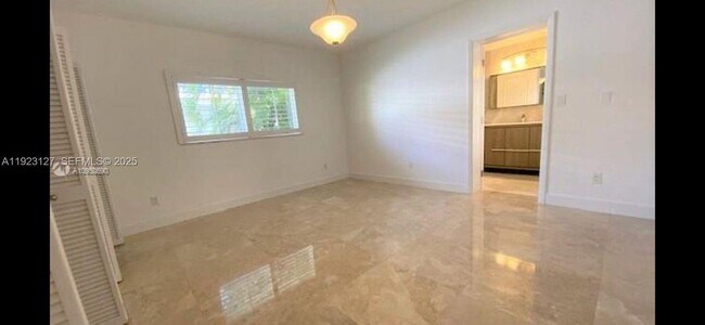 Building Photo - 100 S Prospect Dr