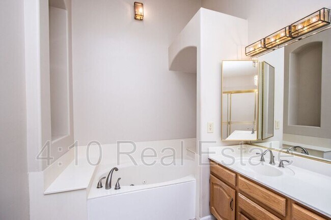 Building Photo - 16221 S 34th Way