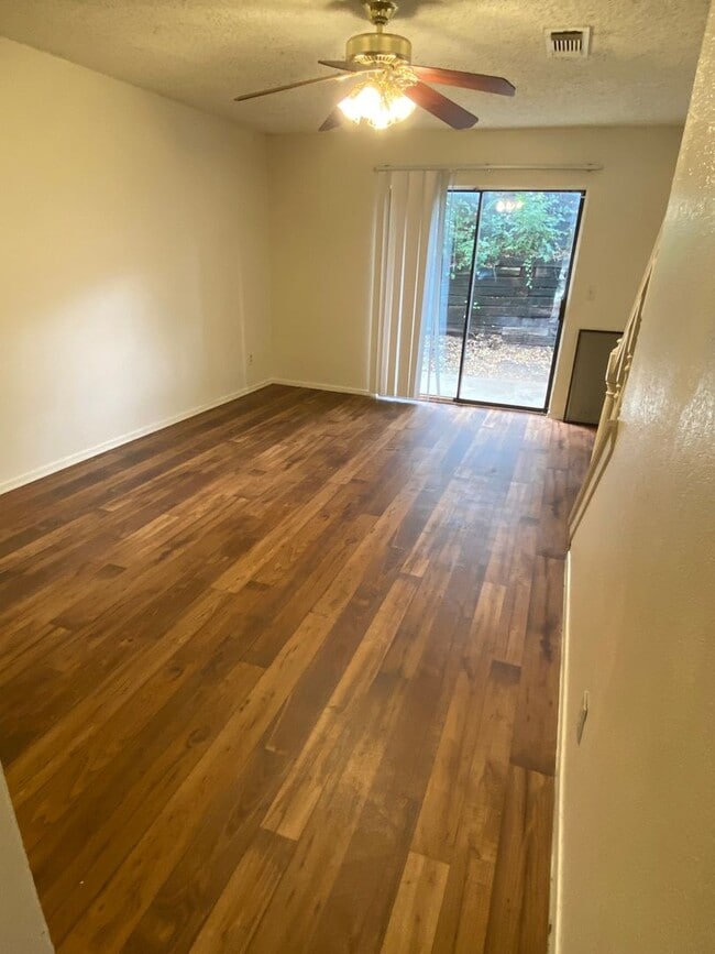 Building Photo - 2 bedroom condo by UNT