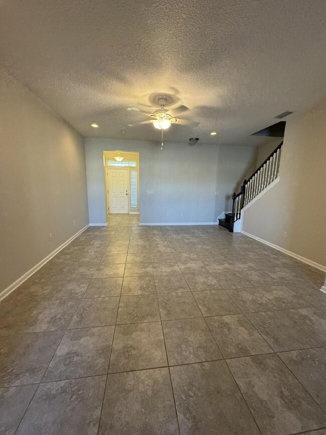 Building Photo - 3 Bedroom 2.5 Bath townhome in Durbin