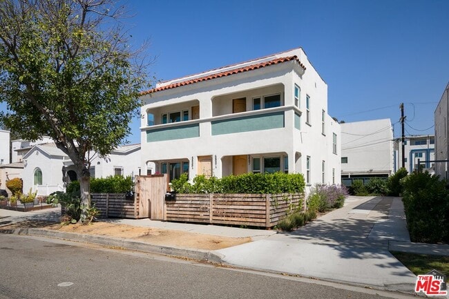 Building Photo - 5847 1/2 Ernest Ave