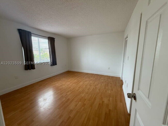 Building Photo - 1137 NW 123rd Ct