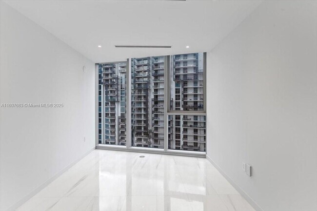 Building Photo - 300 Biscayne Blvd Way