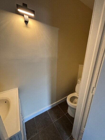 Building Photo - 244 6th Ave W