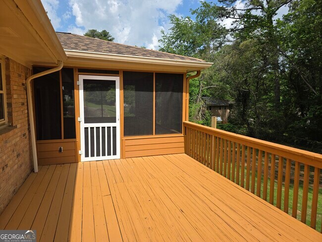 Building Photo - 3988 Rainbow Dr