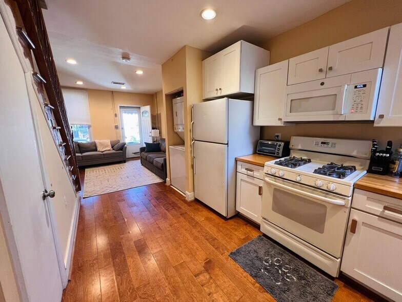 kitchen - 3415 Hickory Ave
