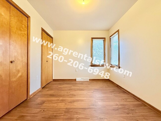 Building Photo - 3 Bedroom House