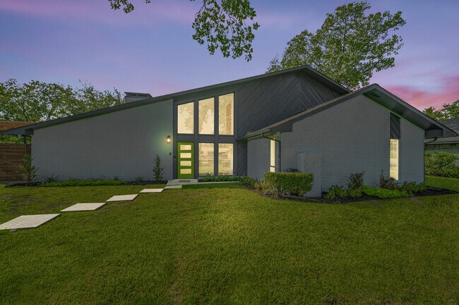 Building Photo - 313 Melorine Dr