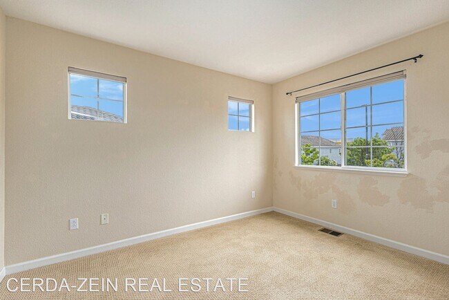 Building Photo - 3 br, 2.5 bath House - 7 Ratto Road