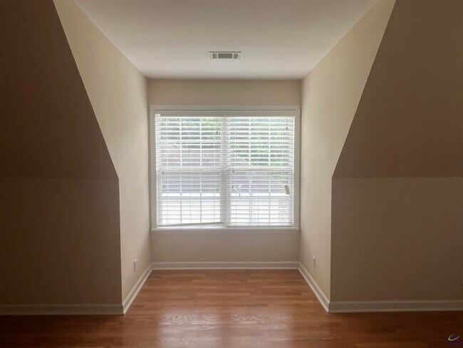 Building Photo - 136 Joycliff Cir