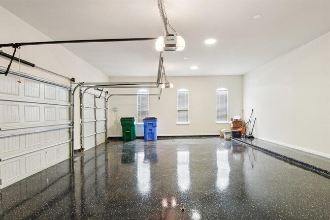 Building Photo - 124 Abamillo Dr