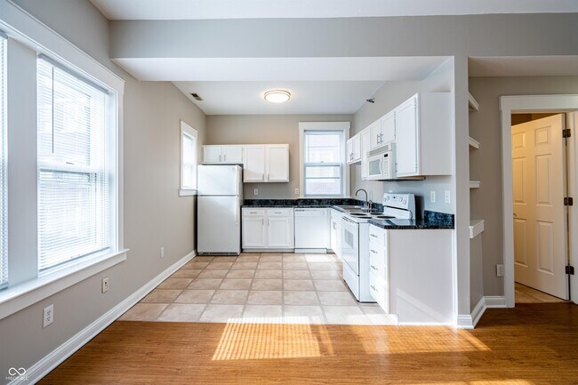 Building Photo - 234 E 9th St