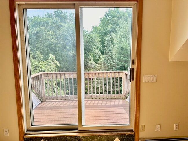 Building Photo - 16 Central St