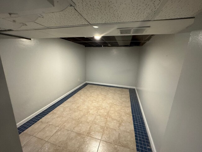 Building Photo - 3 bedroom, 2 bath House with 2 car detached garage