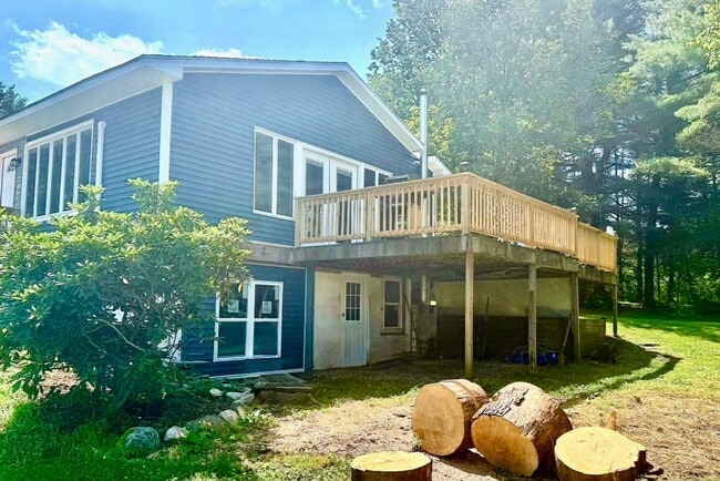 Building Photo - Beautiful Single-Family 3-Bedroom Home