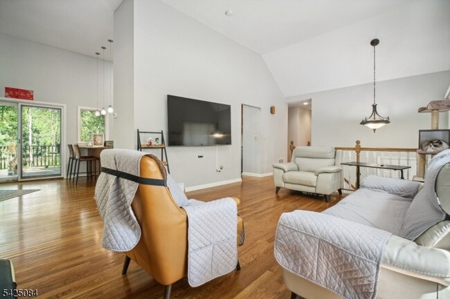 Building Photo - 195 Chaucer Dr