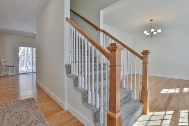 Building Photo - 22 Reeds Ferry Way