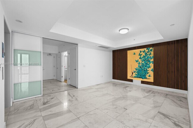 Building Photo - 1010 Brickell Ave
