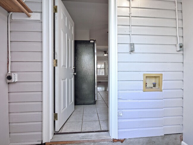 Building Photo - Charming 2 bed/1 bath home in the East side