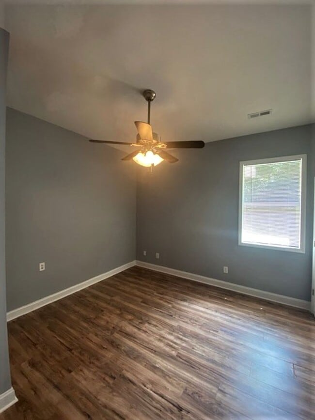 Building Photo - Downtown Cornelius! Minutes from Lake Norman! 2 Bedroom, DUPLEX!