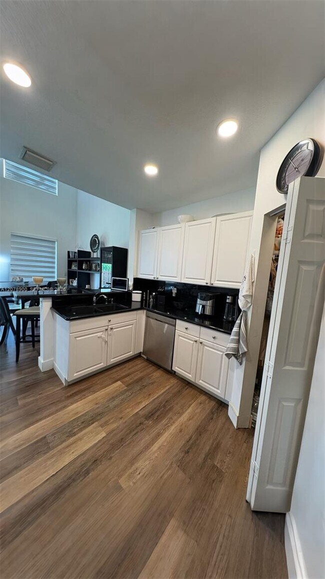 Building Photo - 6691 NW 107 Ct