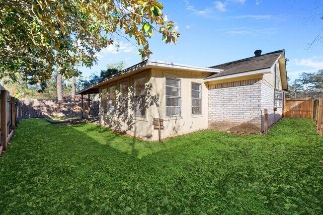 Building Photo - 3819 Deerbrook Dr