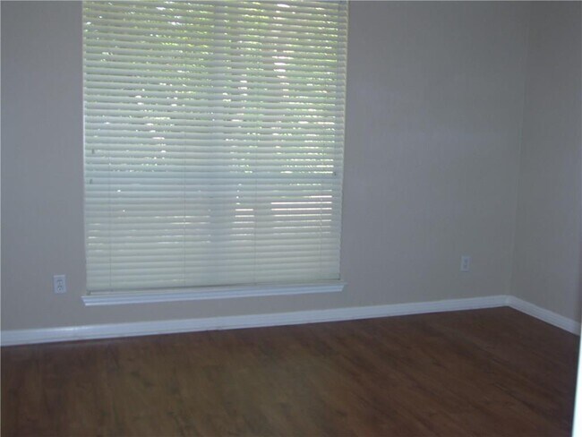 Building Photo - 2054 Kimbrook Dr