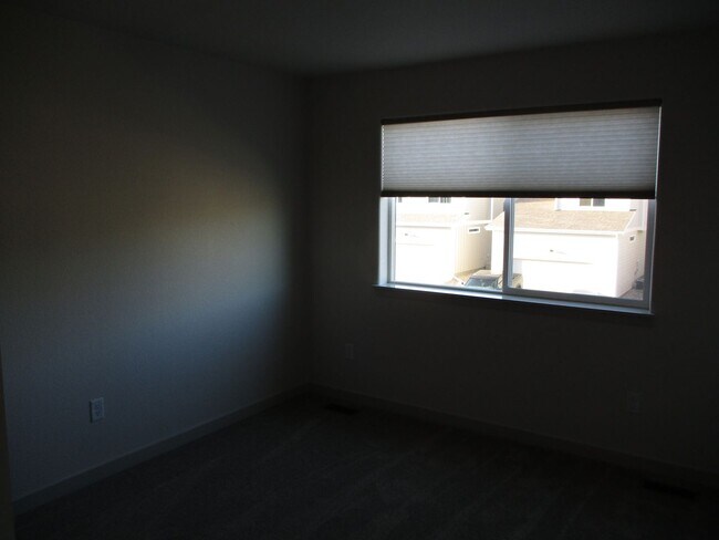Building Photo - Newer Construction Berthoud Property