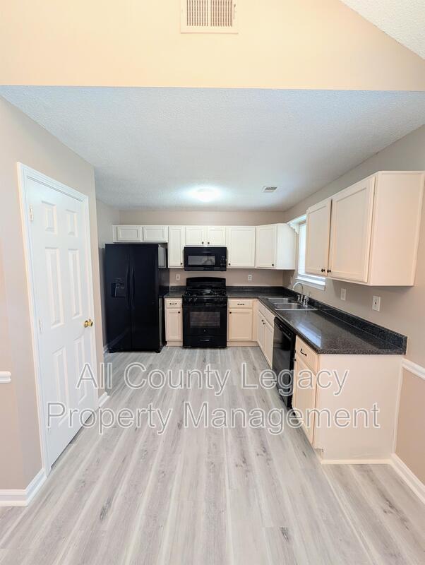 Building Photo - 760 Mountain Ridge Way