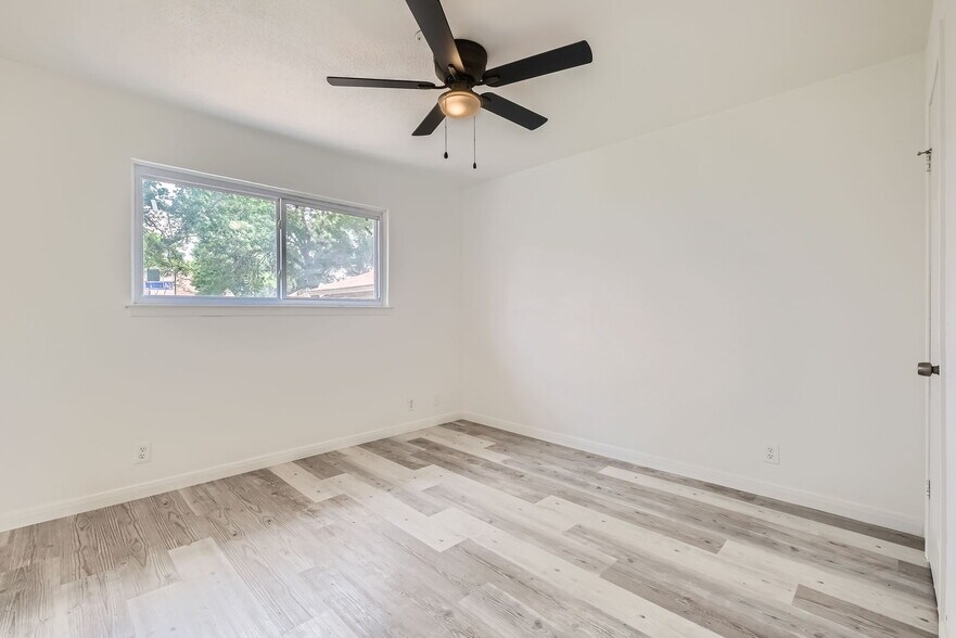 Building Photo - 513 Jeanette Dr