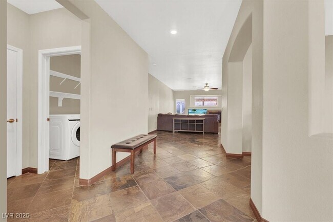 Building Photo - 10605 Bardilino St